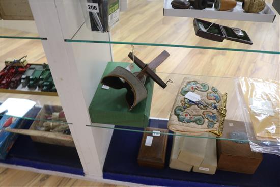 A late 19th / early 20th century Underwood & Underwood stereoscopic slide viewer,